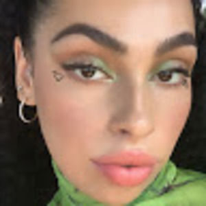 Meet your Posher, Cassandra